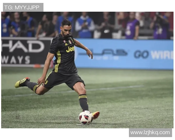 足球明星花式足球赛前热身秀精彩瞬间尽显球技魅力与风采