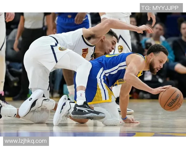 6号蓝色球衣的篮球明星如何在赛场上展现无与伦比的风采与实力